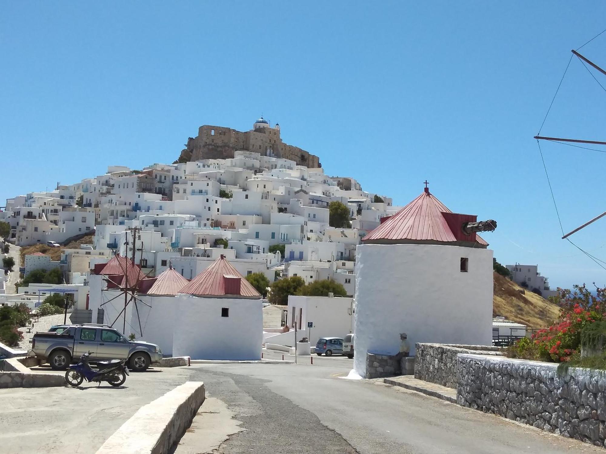 Apartament Θέαστρον - Theastron House With Great View In Chora Pera Gyalos Zewnętrze zdjęcie