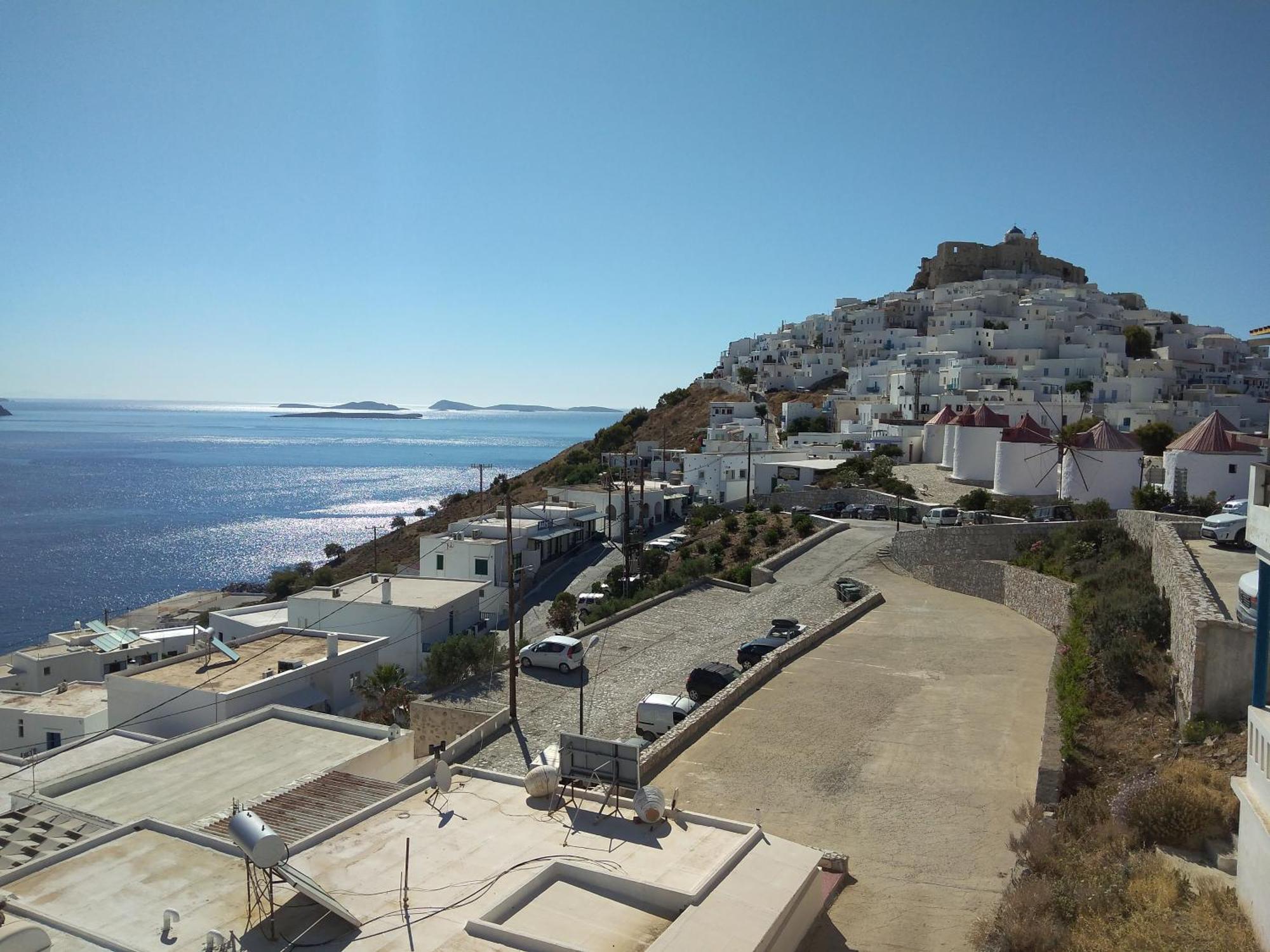 Apartament Θέαστρον - Theastron House With Great View In Chora Pera Gyalos Zewnętrze zdjęcie
